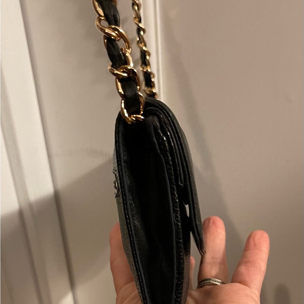 CHANEL Textured Black Crossbody Bag with Gold Chain - Picture 6 of 15